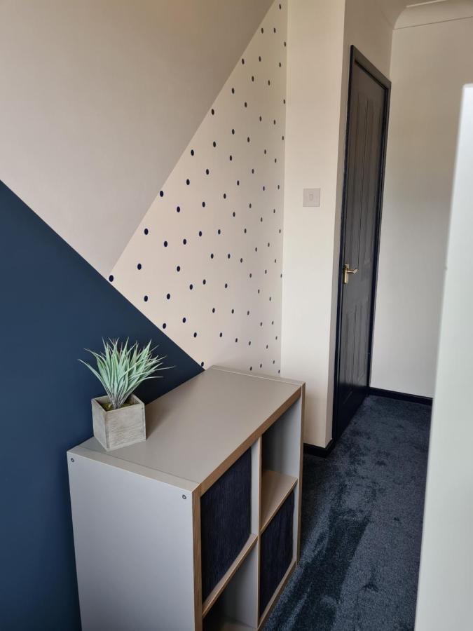 Stunning 2 Bed House Near Coastal Path/lake/beach * Llanelli