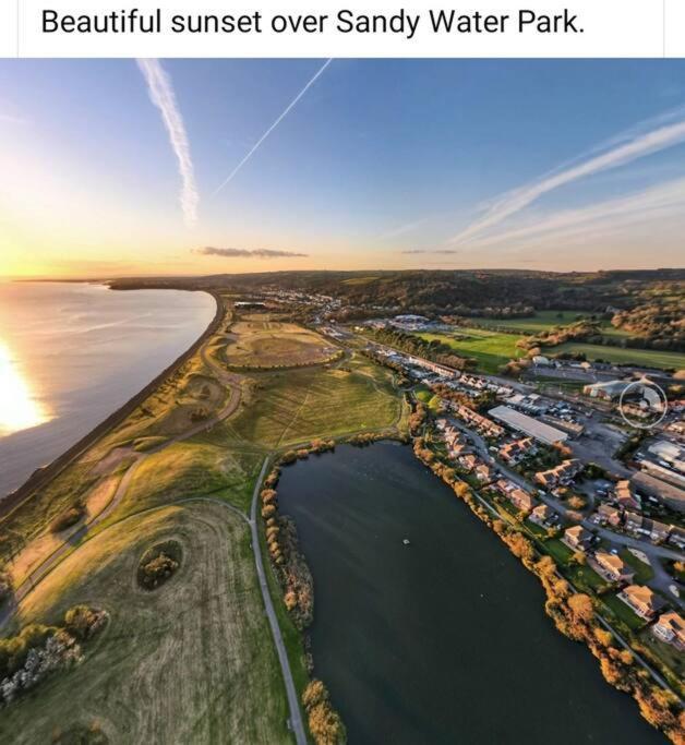 Holiday home Stunning 2 Bed House Near Coastal Path/lake/beach Llanelli